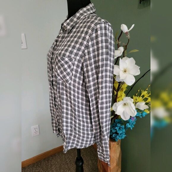Universal Thread Green Check Button Down Long Sleeve - Picture 2 of 4